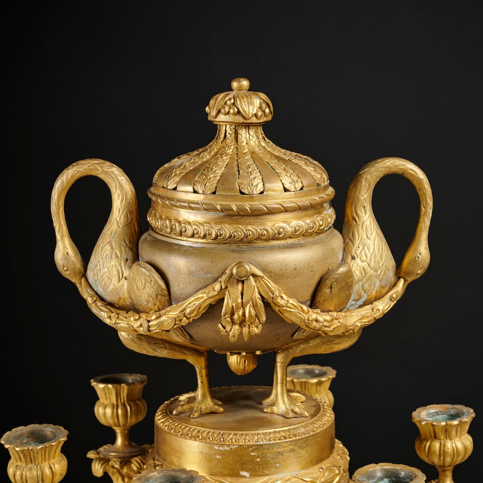 Important centre de table en bronze doré et ciselé à six bras de lumière et ... - 2