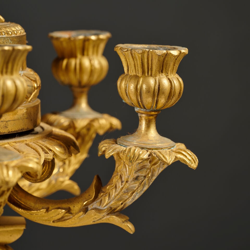 Important centre de table en bronze doré et ciselé à six bras de lumière et ... - 3