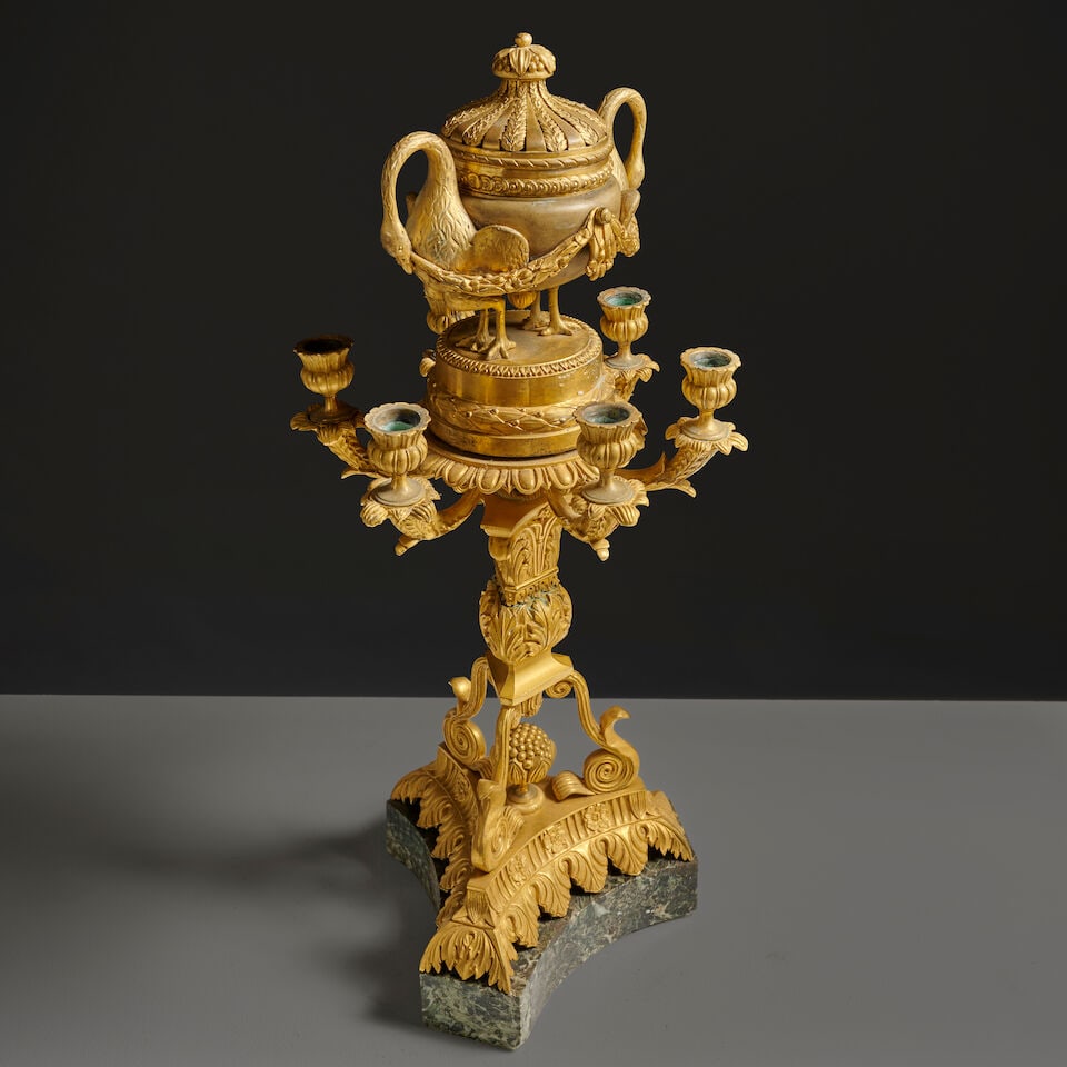 Important centre de table en bronze doré et ciselé à six bras de lumière et ... - 4