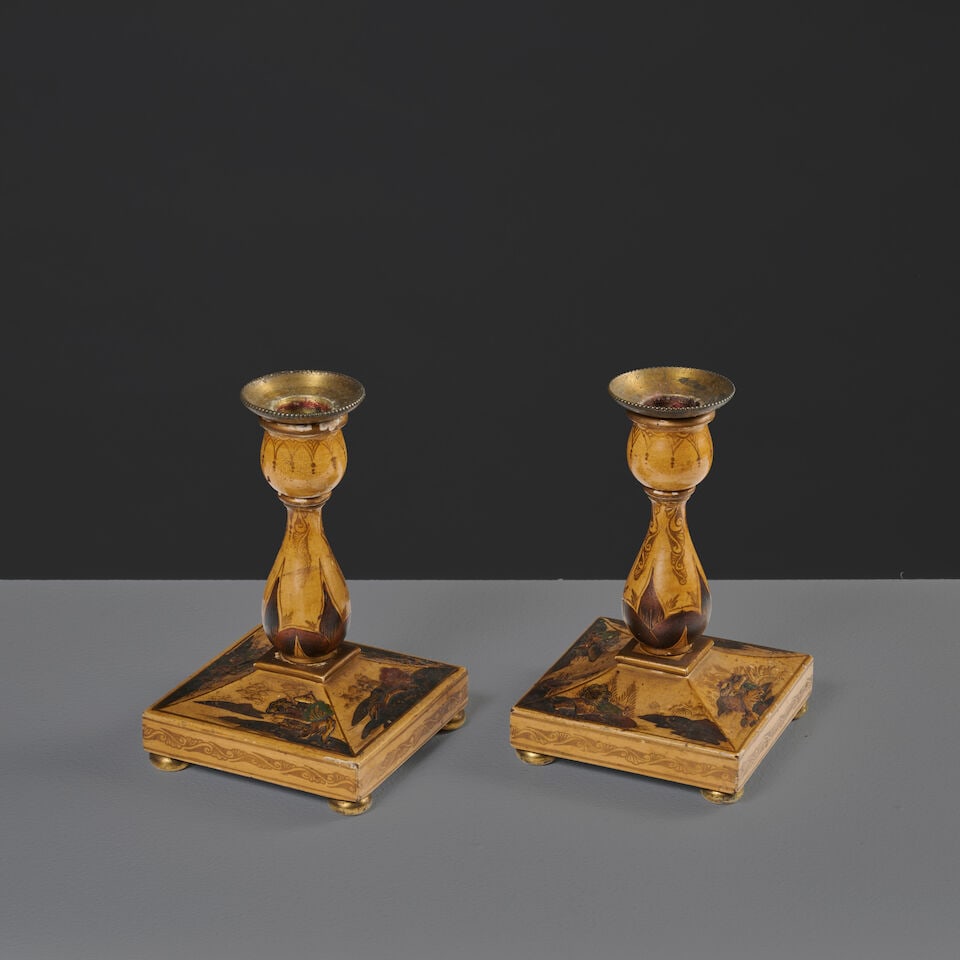 Paire de petits flambeaux en carton bouilli à décor japonais vers 1880 A pair of boile... - 2