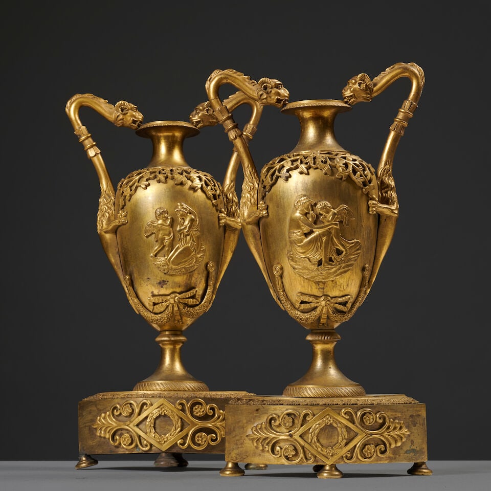 Paire de vases de forme ovoïde en bronze doré et ciselé du XIXe siècle A pai... - 2