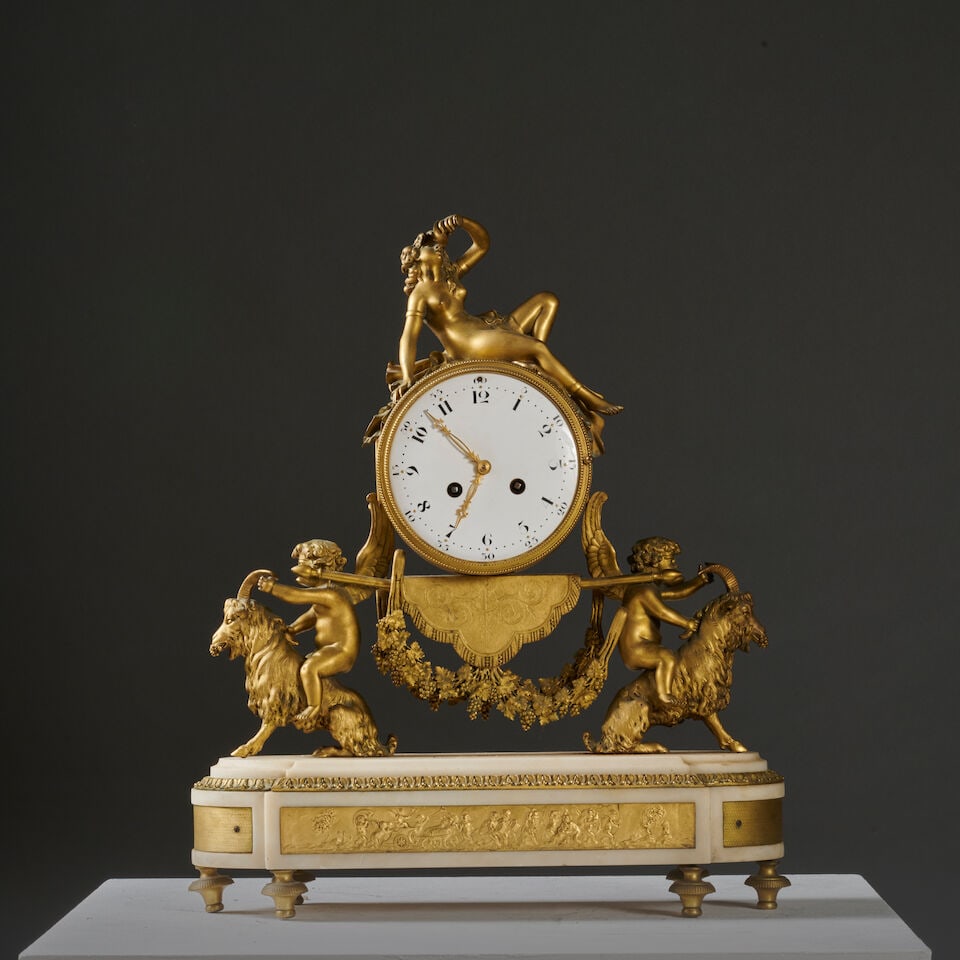 Pendule en bronze doré figurant une bacchanale portée par des amours ailés de la ...: Pendule en bronze doré figurant une bacchanale portée par des amours ailés de la fin du XVIIIe siècle A late 18th century gilt-bronze clock depicting a bacchanal carried by winged