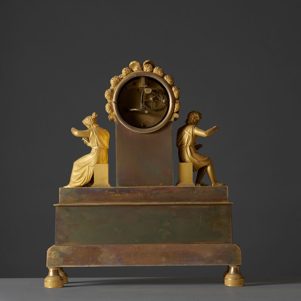 Pendule en bronze doré et ciselé figurant la Lecture et l'Etude d'époque Restaura... - 4