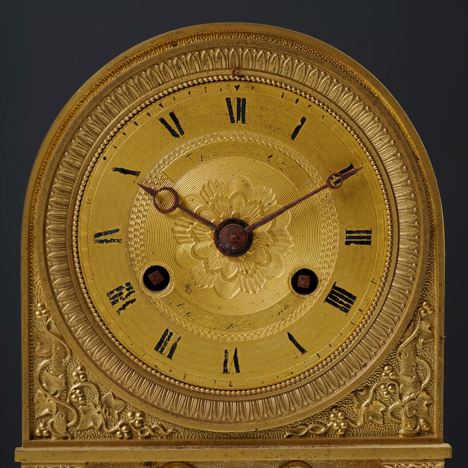Pendule borne en bronze doré par Thomire & Cie d'époque Restauration A mantel clock in... - 3