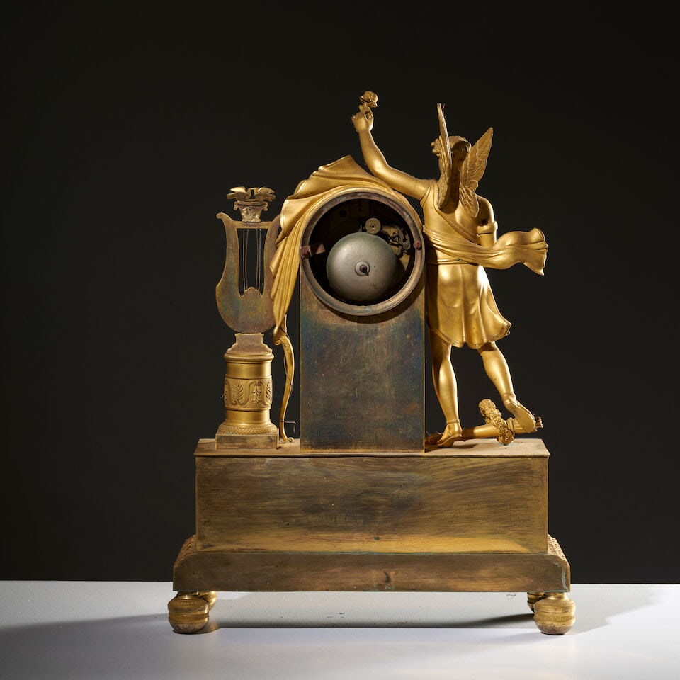 Pendule en bronze doré et ciselé figurant l'Amour d'époque Restauration A gilt-br... - 3