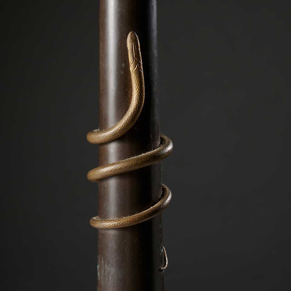 Paire de candélabres en forme de lampe à huile à quatre lumières en bronze d... - 4
