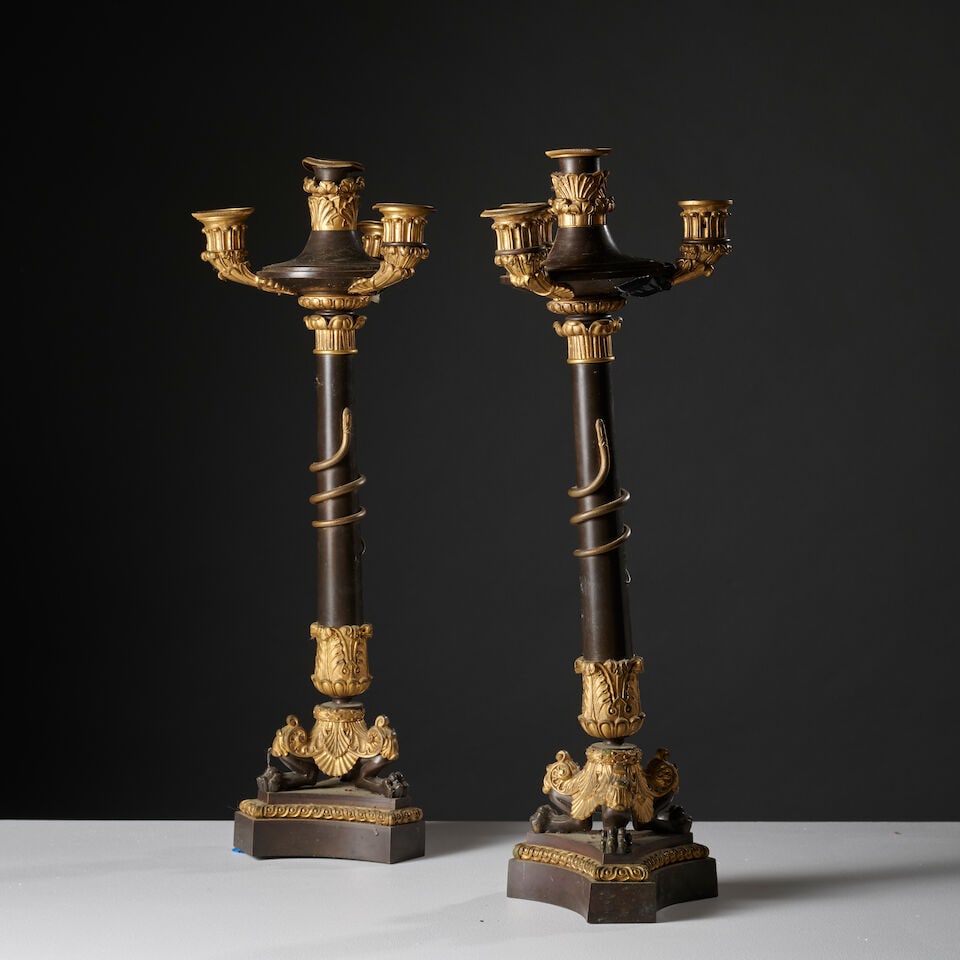 Paire de candélabres en forme de lampe à huile à quatre lumières en bronze d... - 5