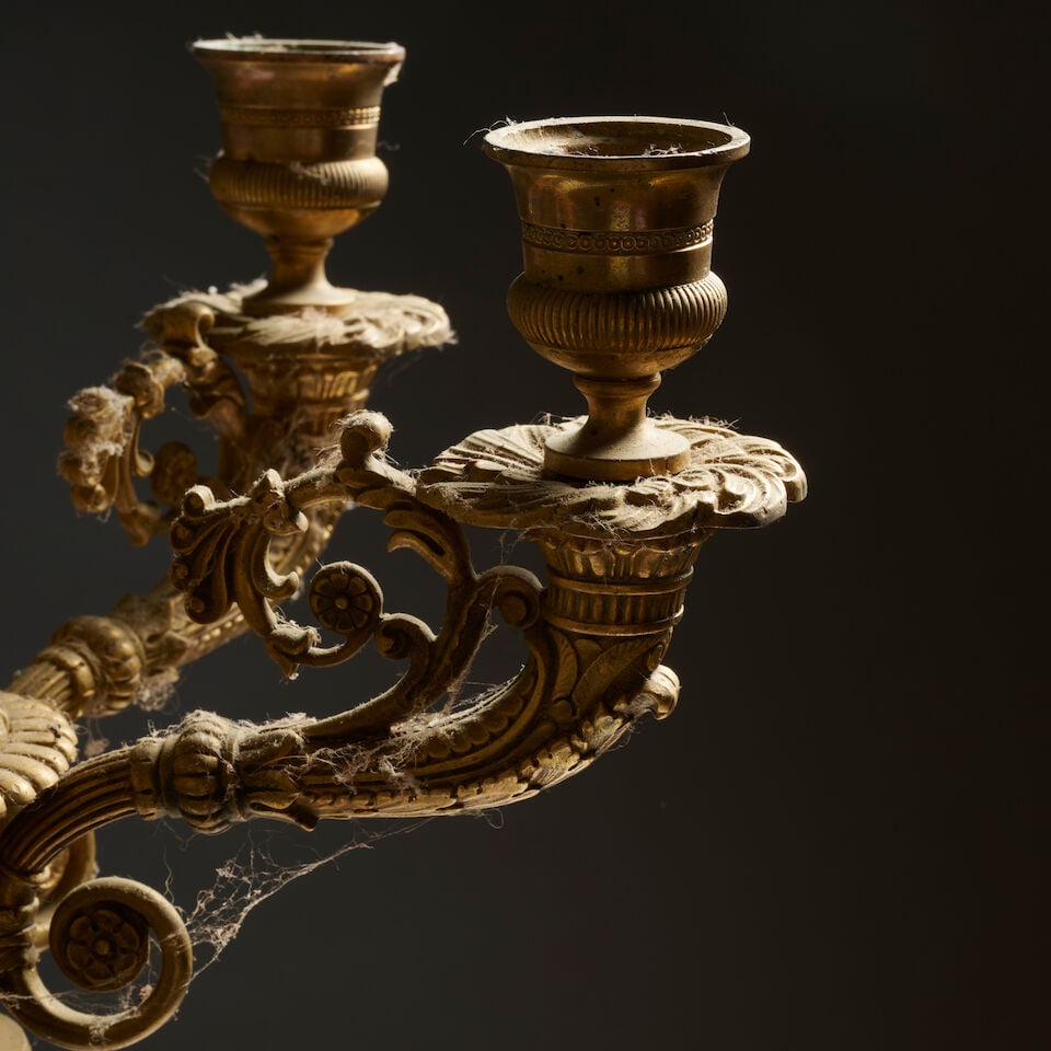 Paire de grands candélabres à cinq lumière en bronze doré et ciselé d'&... - 5