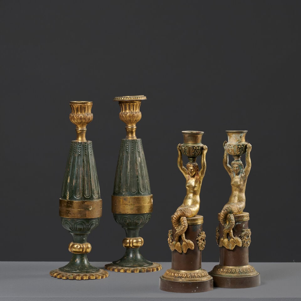 Deux paires de flambeaux, l'un en bronze doré et ciselé en forme de sirène d'... - 5