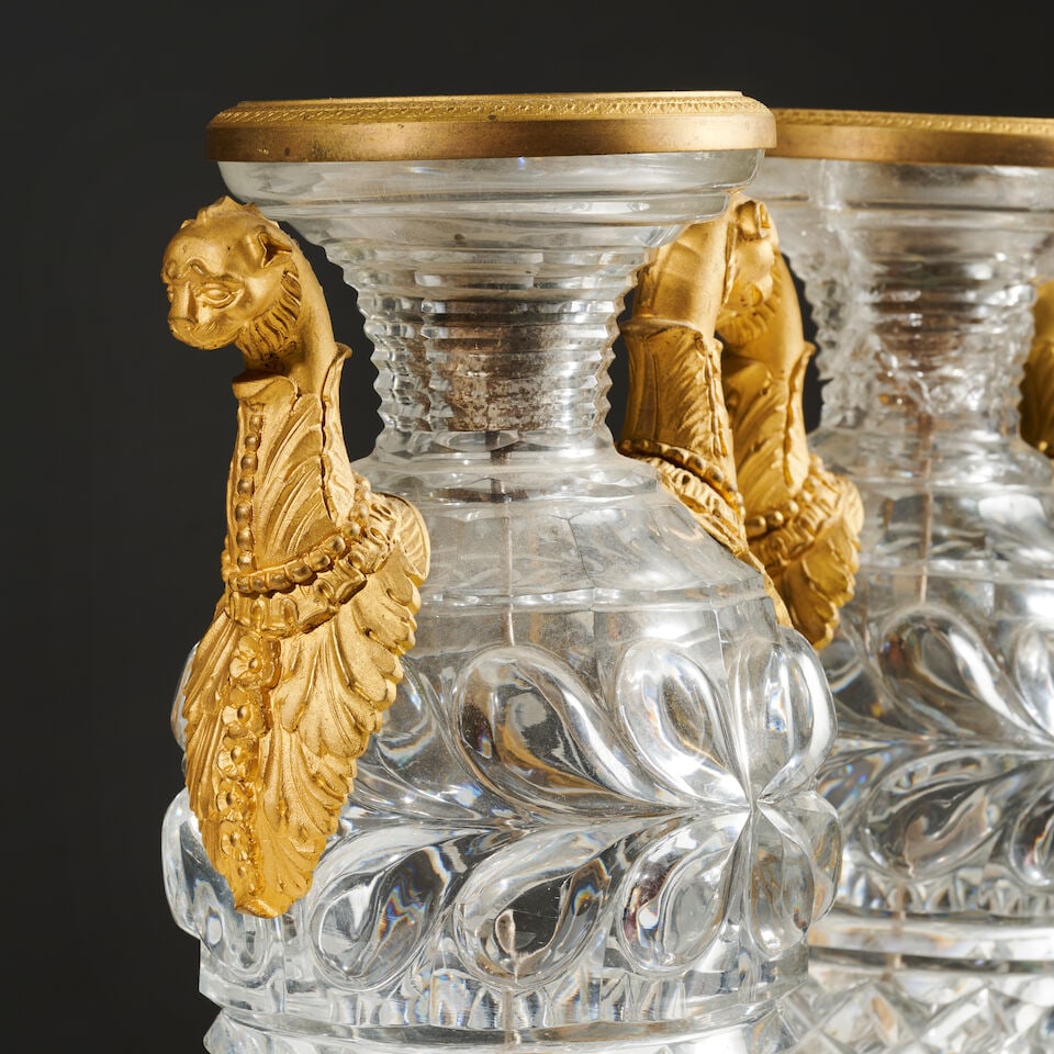 Paire de vases de forme ovoïde en cristal moulé d'époque Restauration ; A pair of... - 3