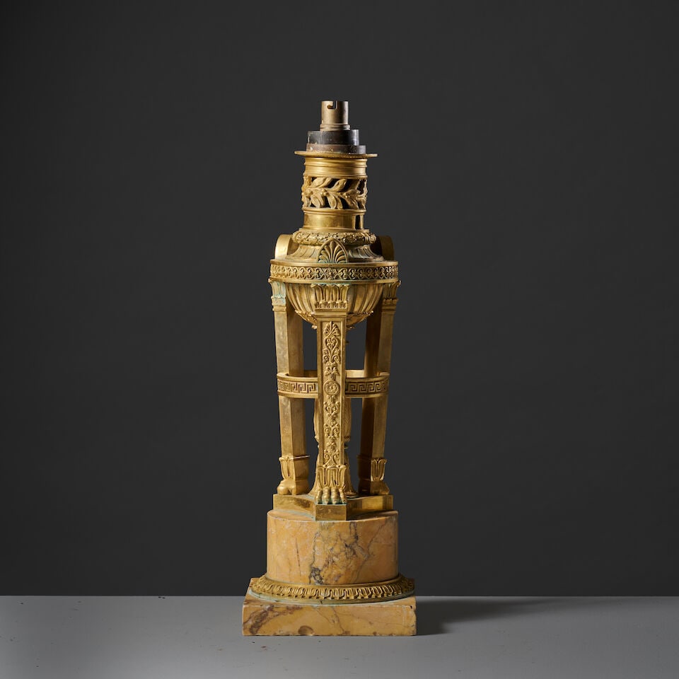 Lampe à pétrole en forme d'athénienne en bronze doré et marbre jaune de Sien... (1 of 3)