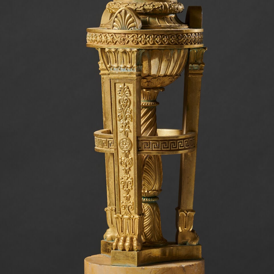 Lampe à pétrole en forme d'athénienne en bronze doré et marbre jaune de Sien... - 2