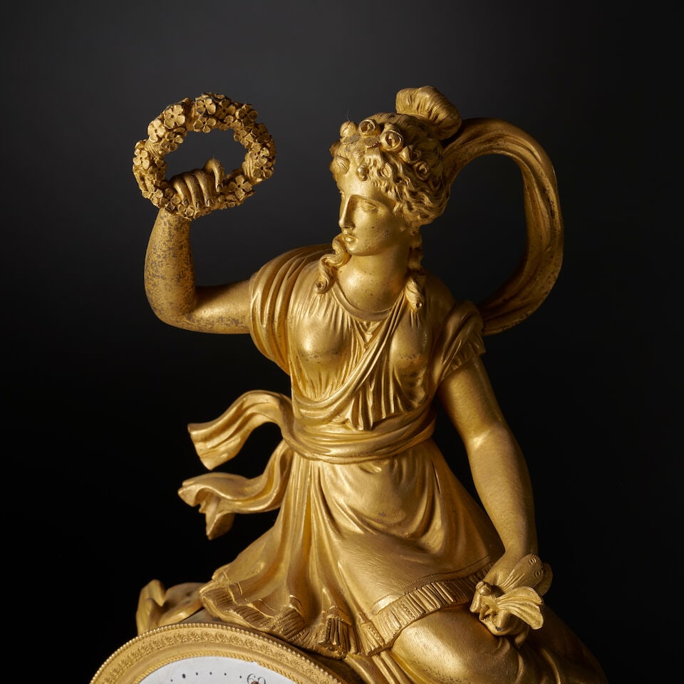 Pendule en bronze doré et ciselé figurant Aphrodite assise d'époque Empire A gilt... - 5