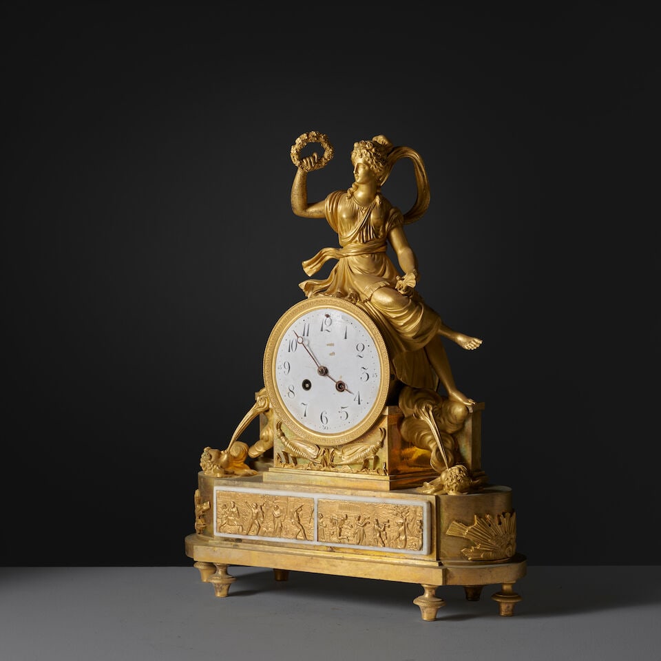 Pendule en bronze doré et ciselé figurant Aphrodite assise d'époque Empire A gilt... - 6
