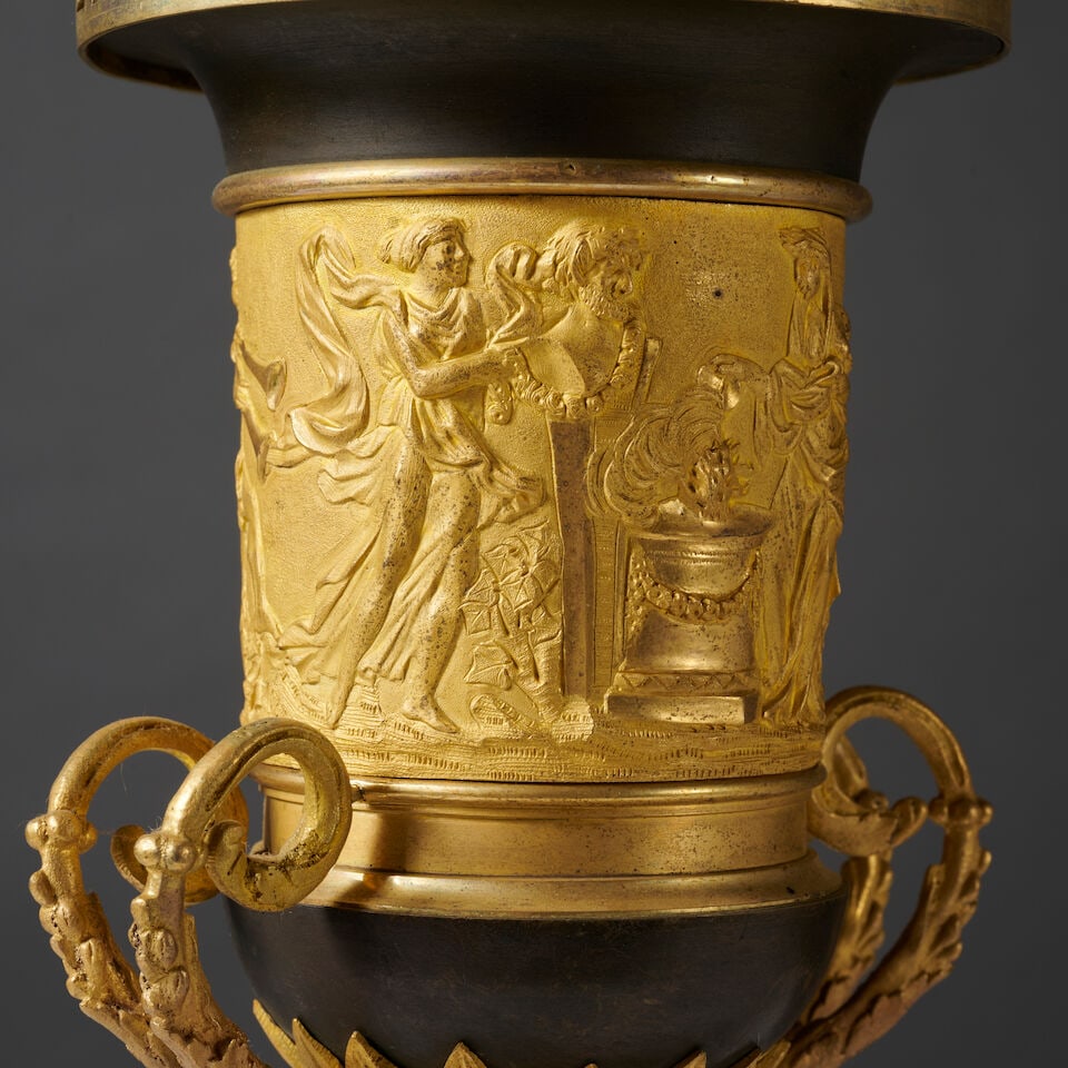 Grand vase couvert en bronze doré et ciselé d'époque Empire An Empire large cover... - 3