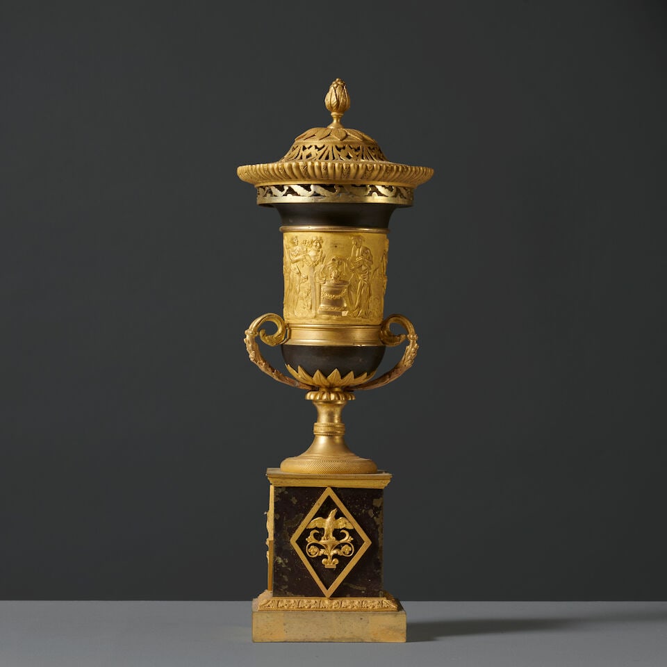Grand vase couvert en bronze doré et ciselé d'époque Empire An Empire large cover... - 5
