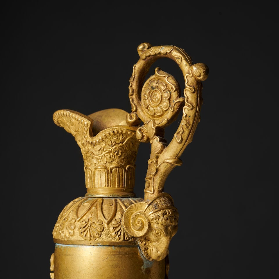 Petite aiguière d'ornement en bronze doré et ciselé d'époque Empire A small ... - 2