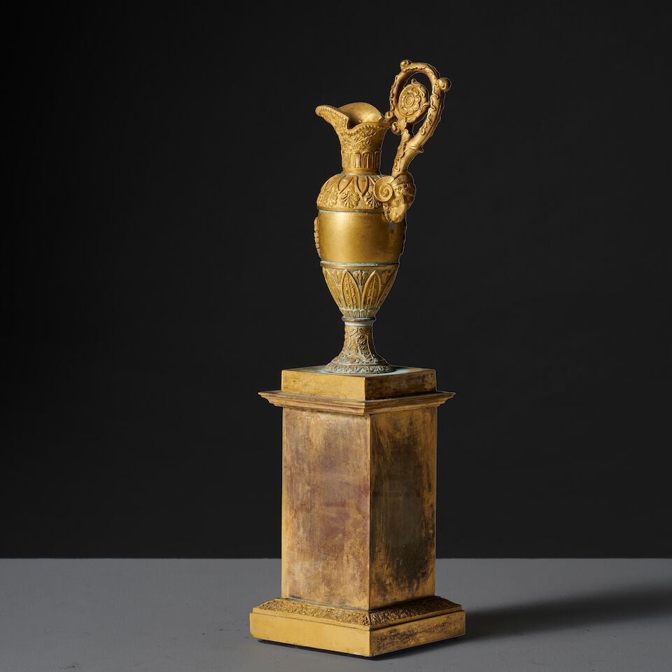Petite aiguière d'ornement en bronze doré et ciselé d'époque Empire A small ... - 3