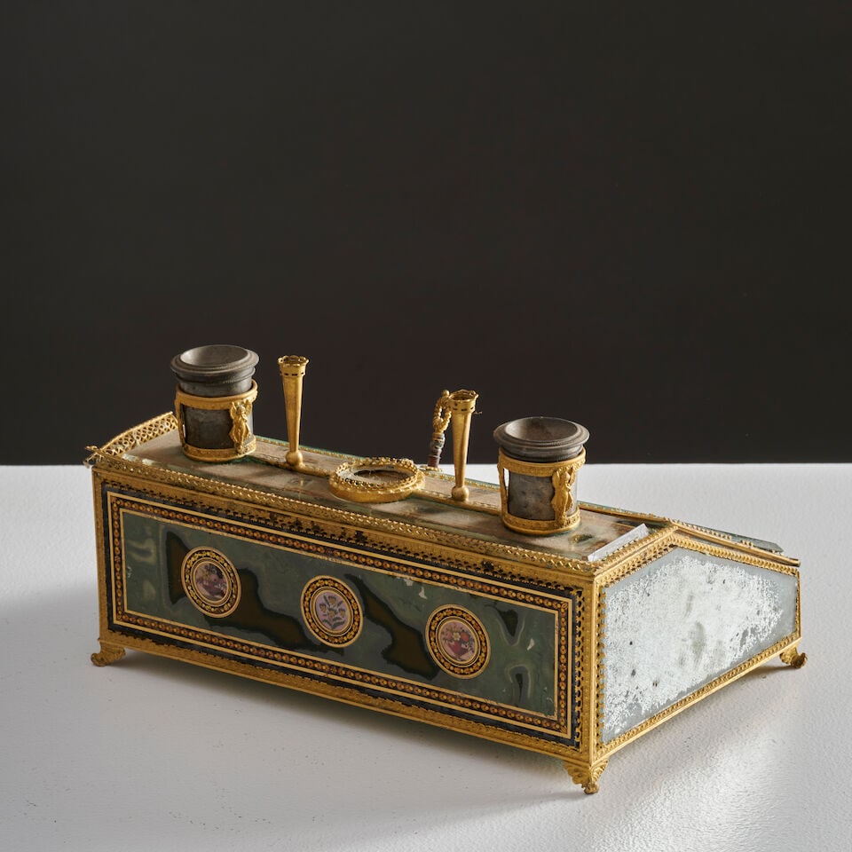 Petit écritoire en verre et monture en bronze doré et ciselé figurant une vue du ... - 2