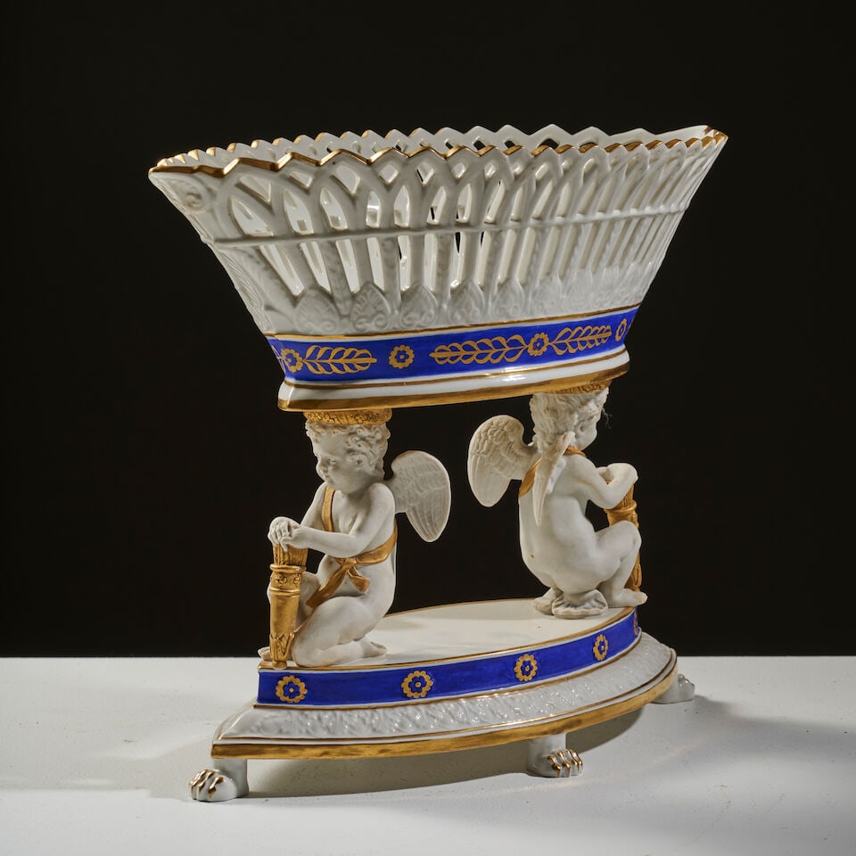 Surtout de table en porcelaine de Sèvres, vers 1800 A Sèvres table centrepiece, circa ... (1 of 4)