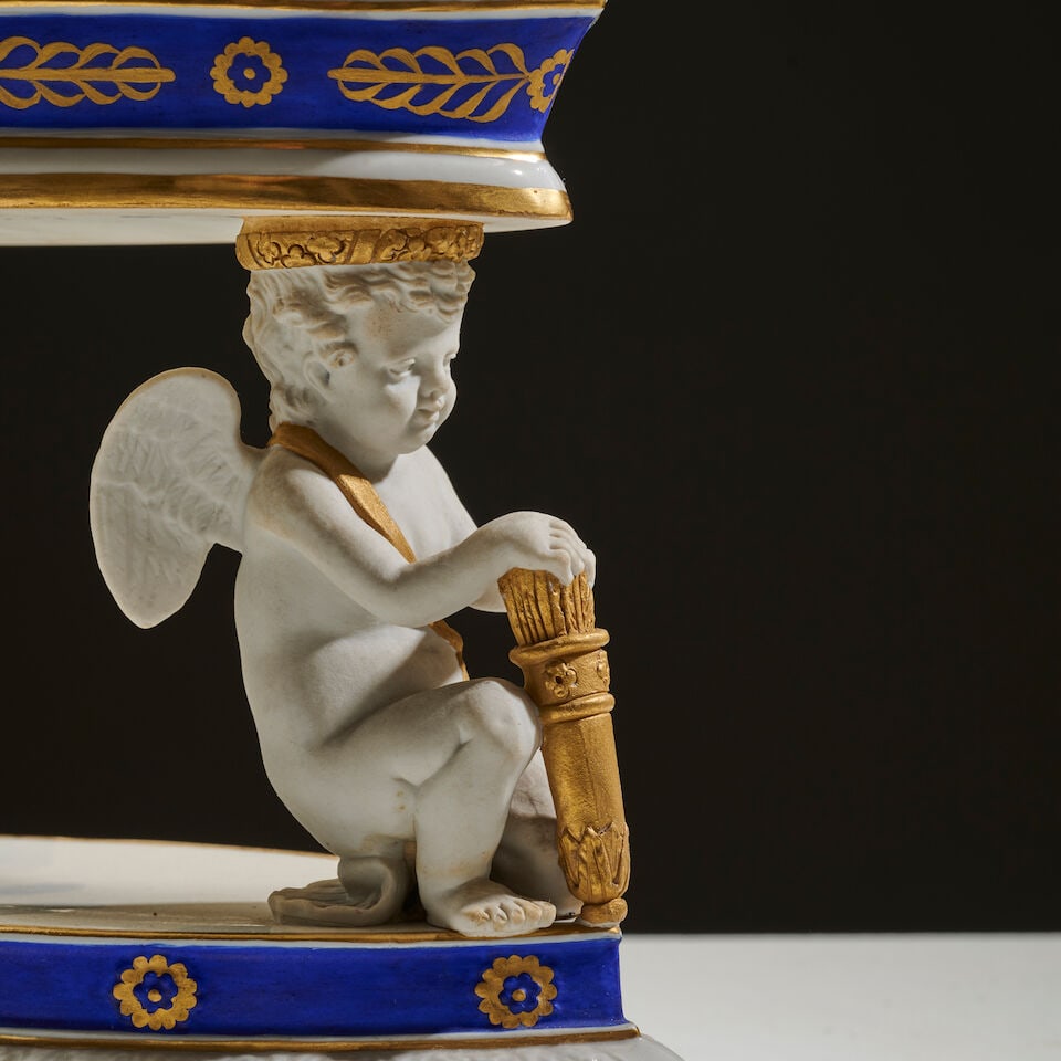 Surtout de table en porcelaine de Sèvres, vers 1800 A Sèvres table centrepiece, circa ... - 2