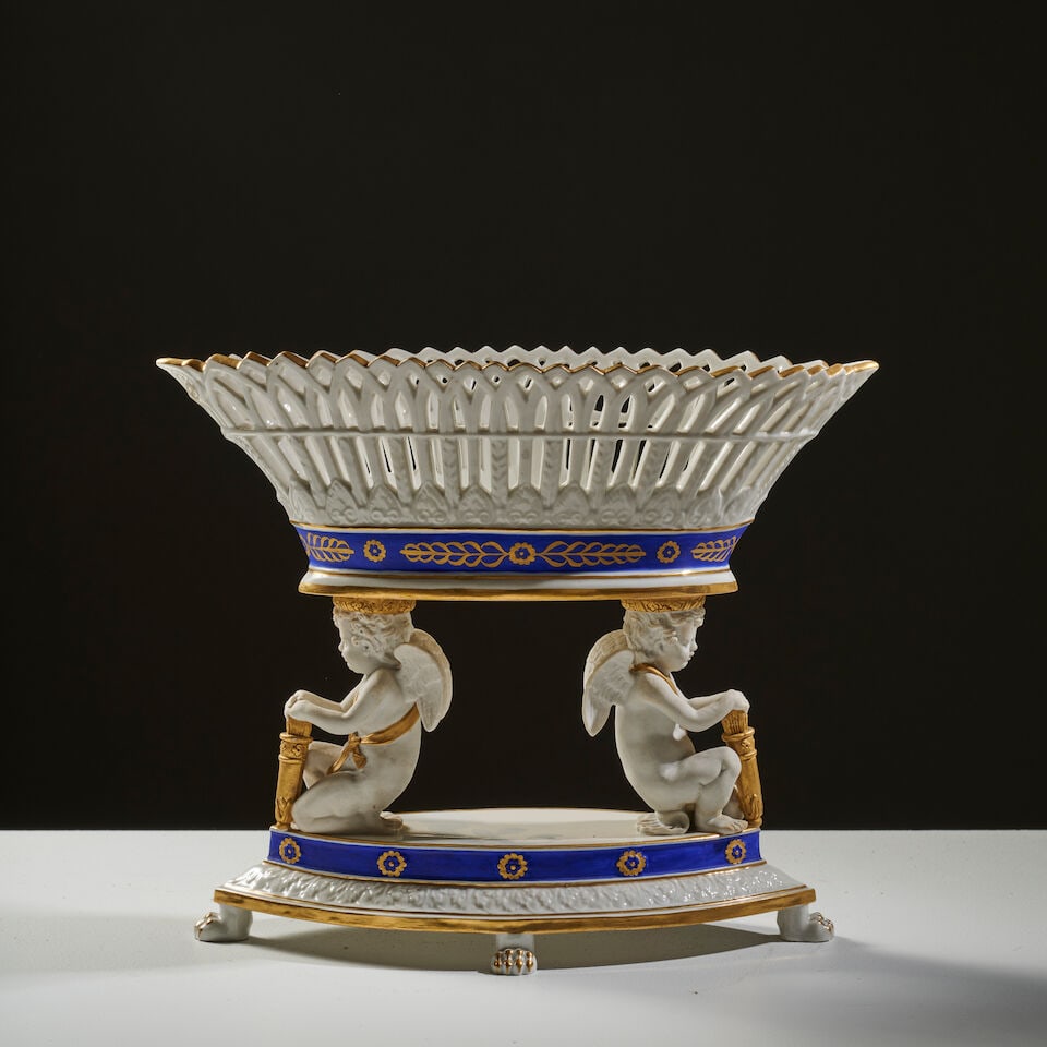 Surtout de table en porcelaine de Sèvres, vers 1800 A Sèvres table centrepiece, circa ... - 3
