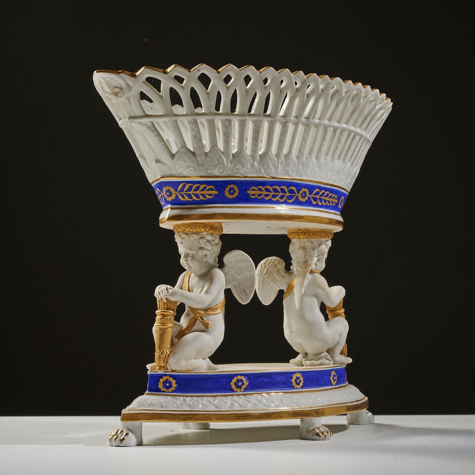 Surtout de table en porcelaine de Sèvres, vers 1800 A Sèvres table centrepiece, circa ... - 4