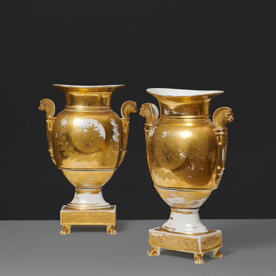 Paire de vases à panse applatie en porcelaine de Paris, d'époque Restauration A pair o... - 3