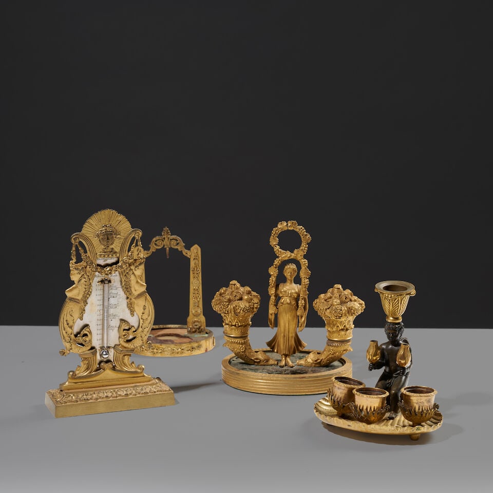 Ensemble d'objets en bronze, marbre et nacre d'époque Charles X (deux encriers, cassolette,...: Ensemble d'objets en bronze, marbre et nacre d'époque Charles X (deux encriers, cassolette, boite, flambeau) A set of objects in bronze, marble and mother-of-pearl, Charles X period (two