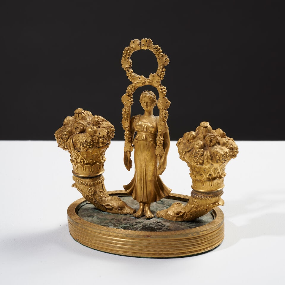Ensemble d'objets en bronze, marbre et nacre d'époque Charles X (deux encriers, cassolette,... - 4