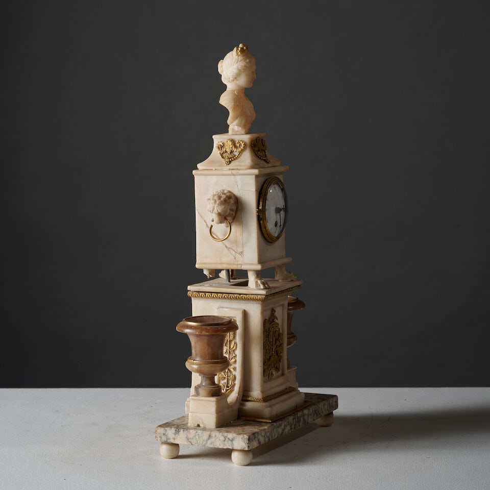 Pendule en marbre blanc figurant un autel surmonté d'un buste de femme, Madrid, XIXe si... - 3