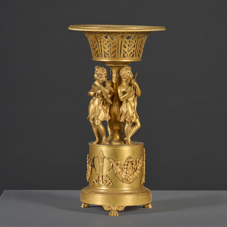 Centre de table en forme de corbeille soutenue par des amours en bronze doré du XIXe si... - 5