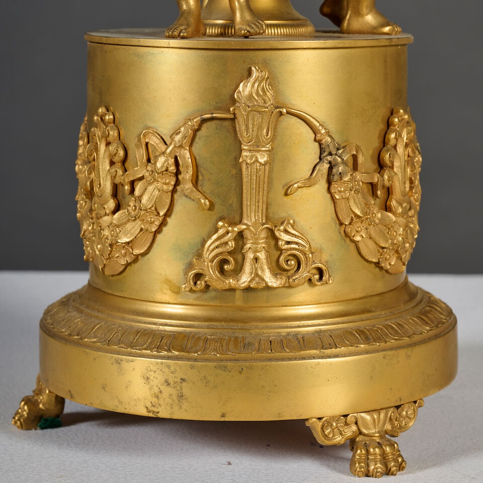 Centre de table en forme de corbeille soutenue par des amours en bronze doré du XIXe si... - 7