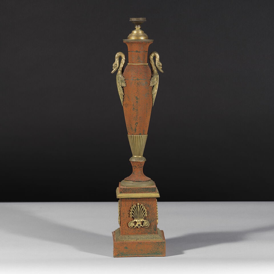Lampe carcel en tôle et bronze doré d'époque Restauration A carcel lamp in metal ...: Lampe carcel en tôle et bronze doré d'époque Restauration A carcel lamp in metal and gilt-bronze, first half of the 19th century De forme fuseau, les prise à col de cygne, base