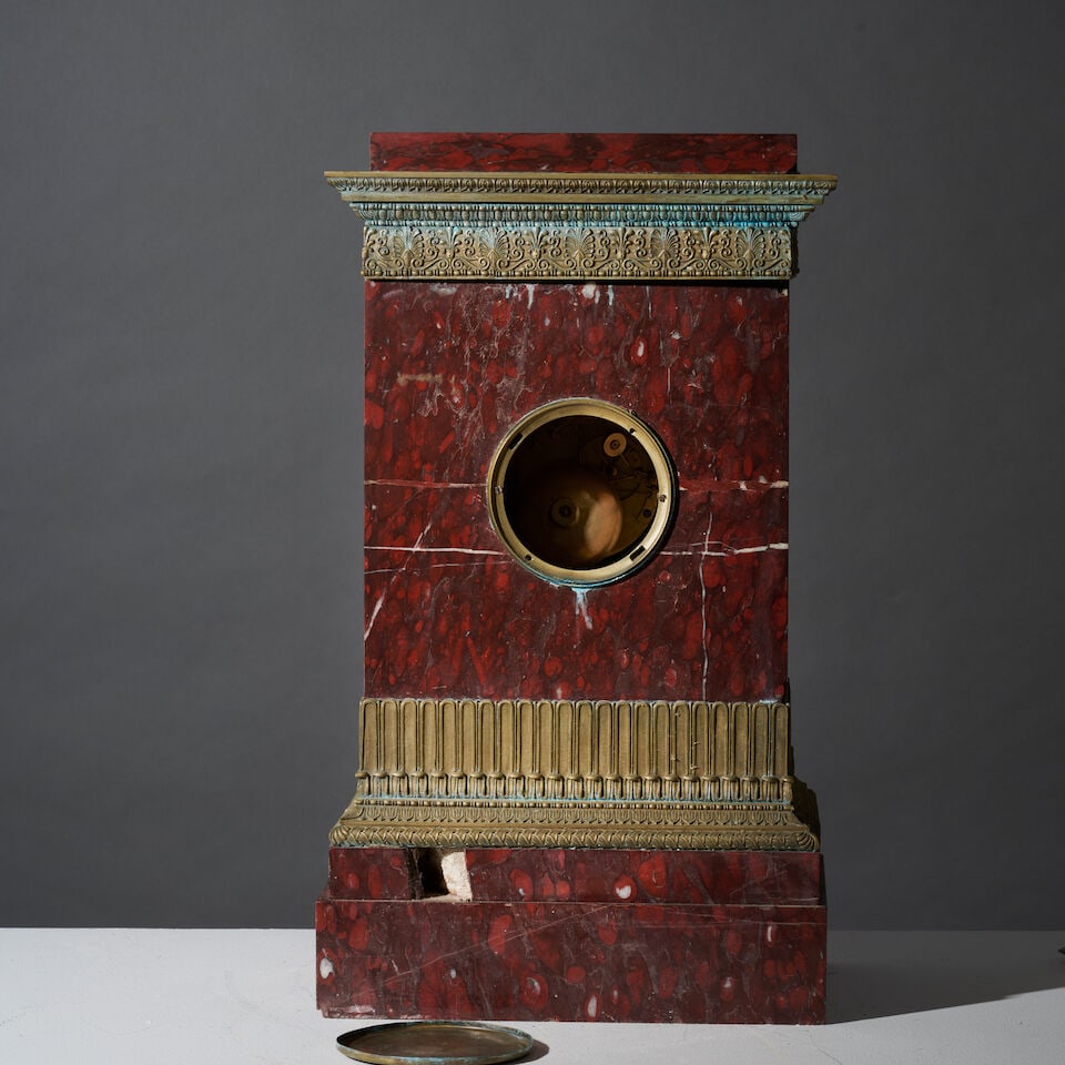 Importante pendule borne en marbre rouge griotte et monture en bronze doré d'époque Re... - 2