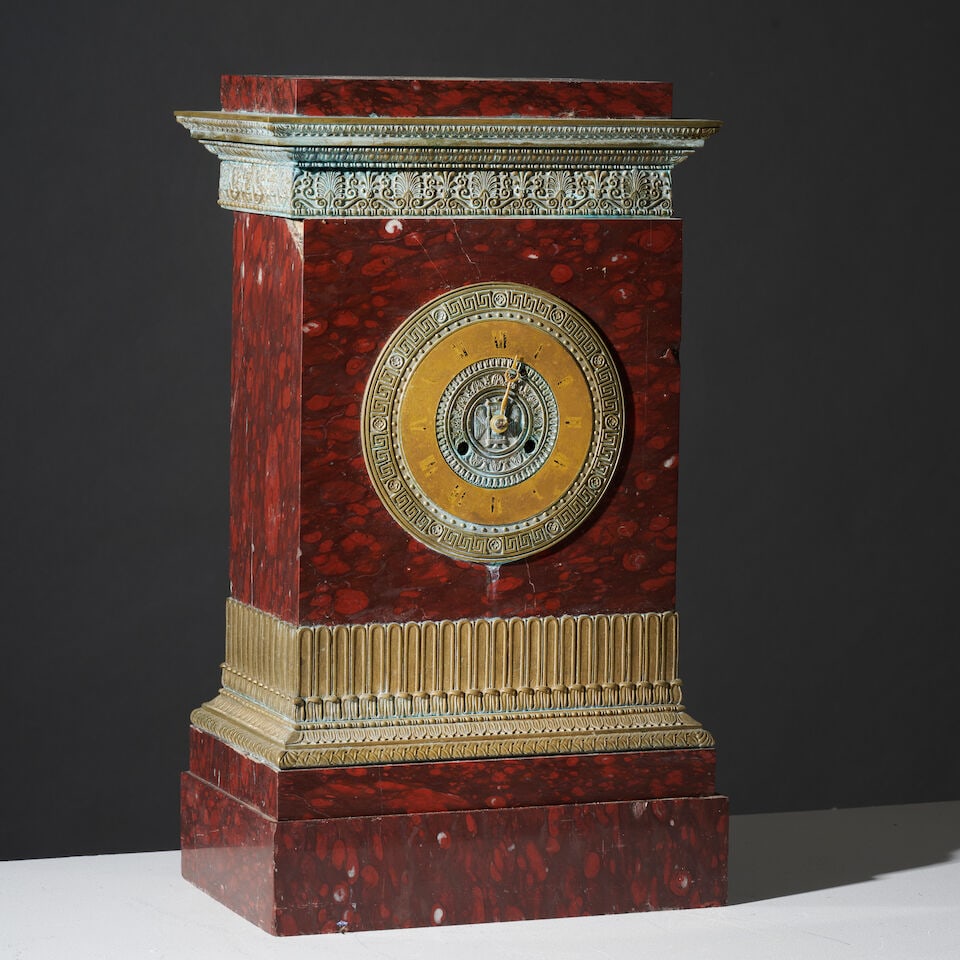 Importante pendule borne en marbre rouge griotte et monture en bronze doré d'époque Re... - 4