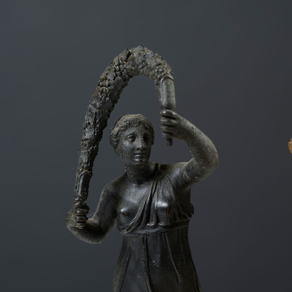 Coupe en cristal et monture en bronze doré et patiné à trois nymphes dansantes du... - 2