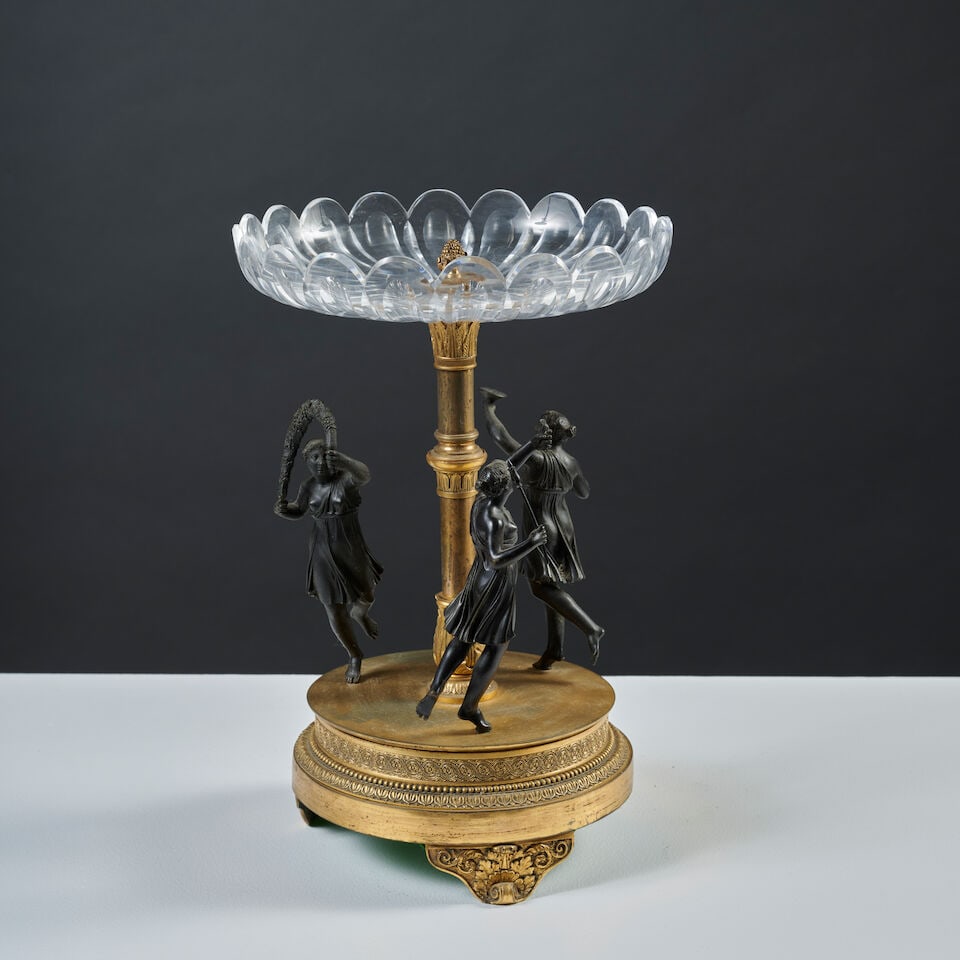 Coupe en cristal et monture en bronze doré et patiné à trois nymphes dansantes du... - 3