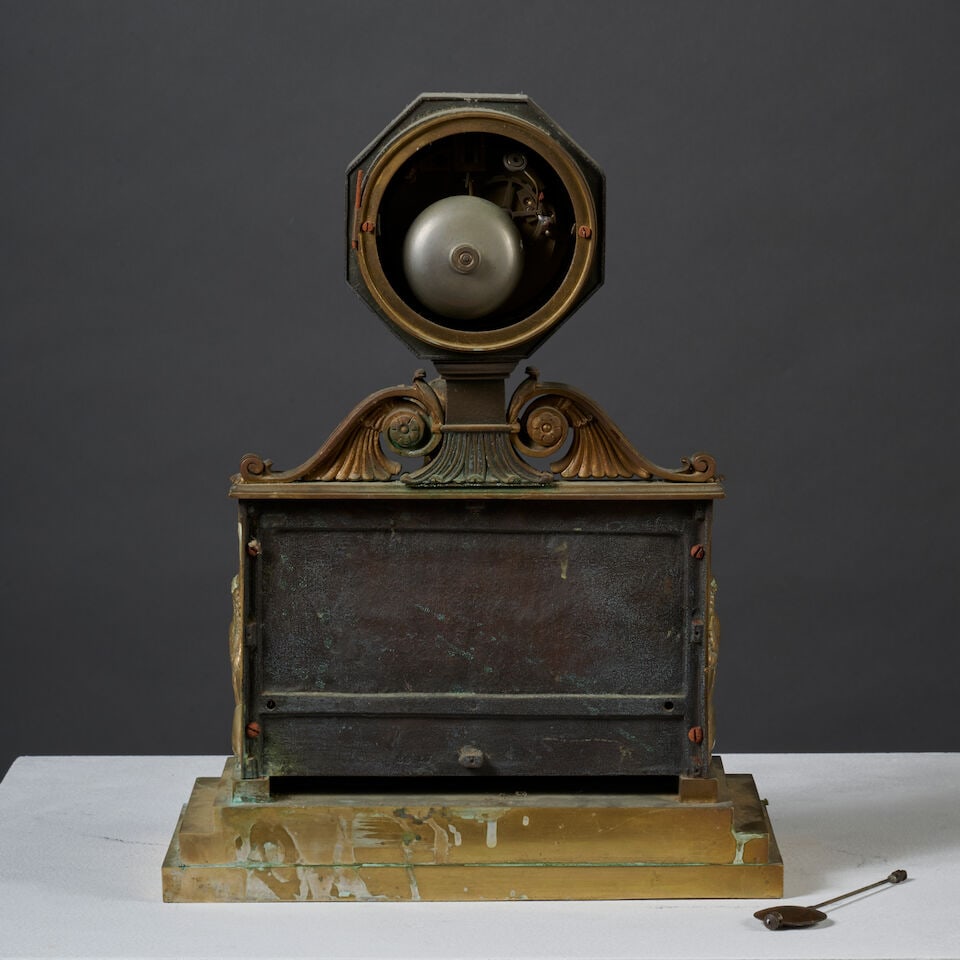 Pendule figurant Terpsychore en bronze doré et patiné d'époque Empire A Empire c... - 4