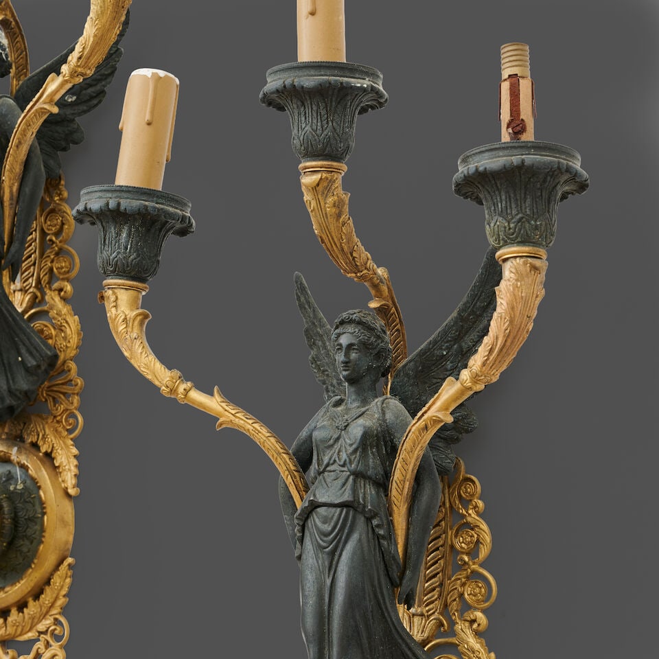 Paire de grandes appliques en bronze, alliage de metaux à patine brune et doré à ... - 2