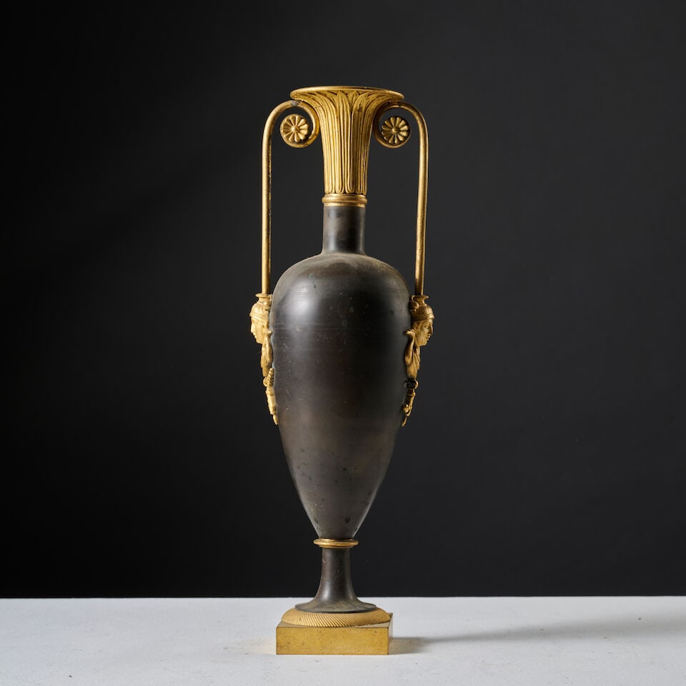 Vase de forme fuseau en bronze patiné et doré attribué à Claude Galle d'... - 3
