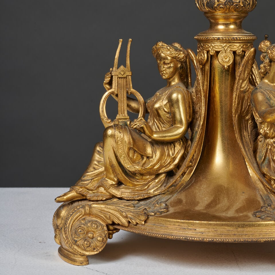 Important centre de table en bronze doré et ciselé à trois muses jouant de la mus... - 3