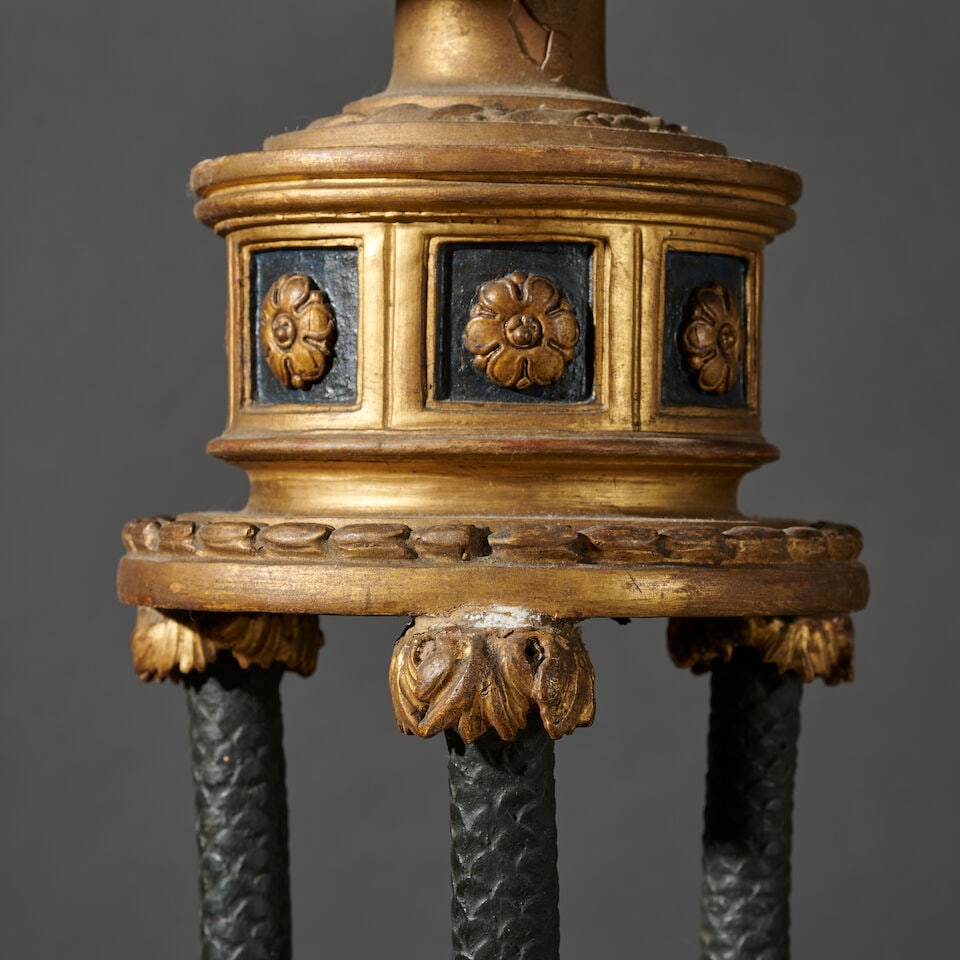 Petit guéridon en bois patiné noir et bois doré du XIXe siècle A 19th centur... - 3