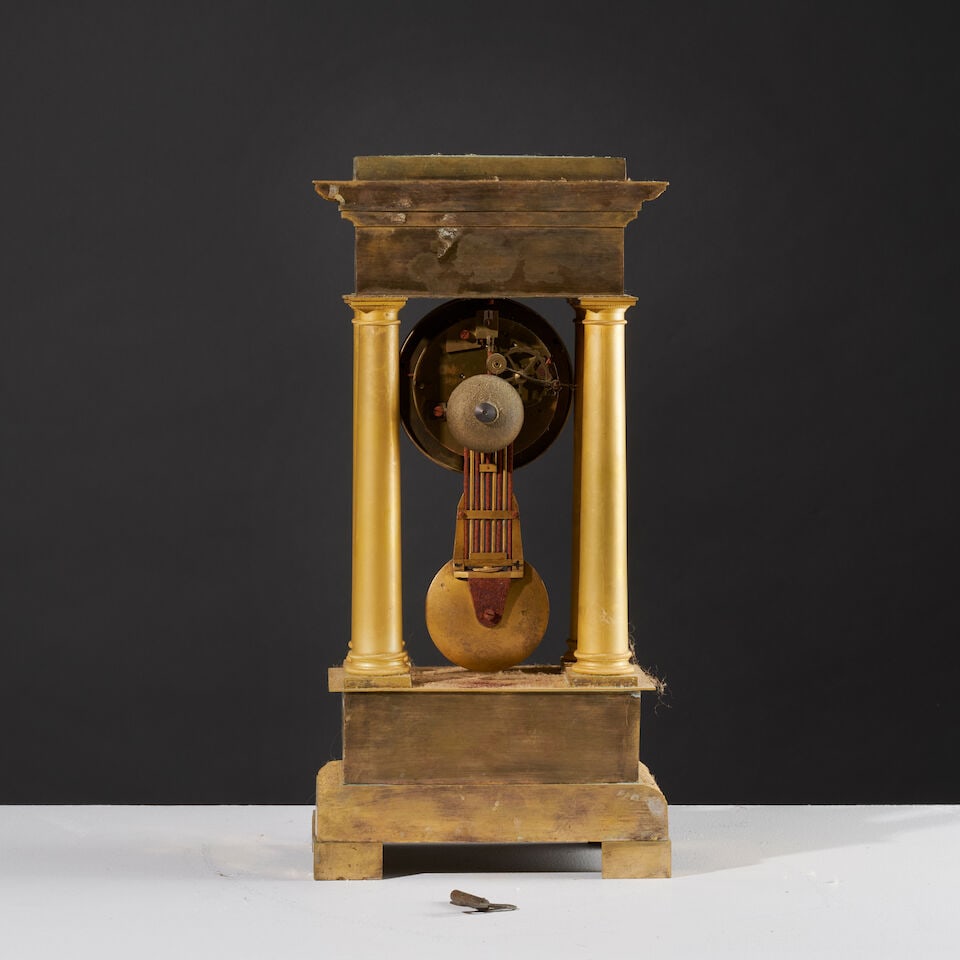 Pendule portique en bronze doré et ciselé d'époque Restauration A portico clock i... - 2