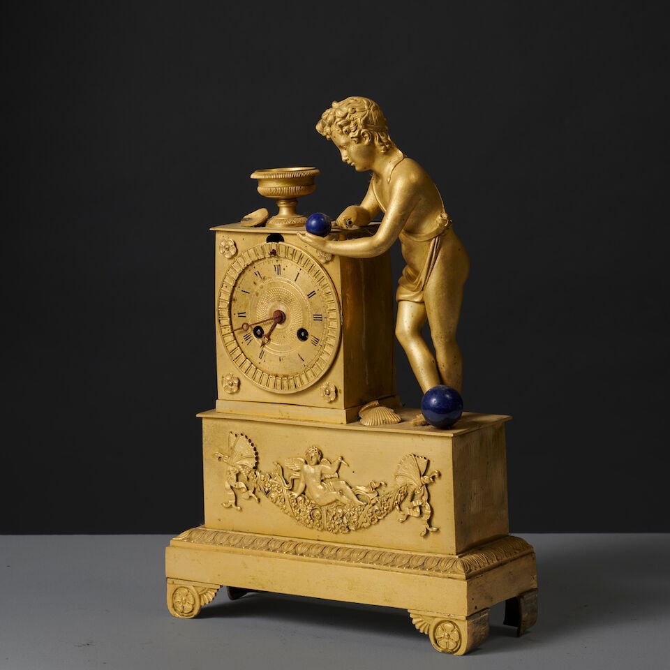 Pendule en bronze doré et ciselé figurant un amour jouant d'époque Restauration A... - 3
