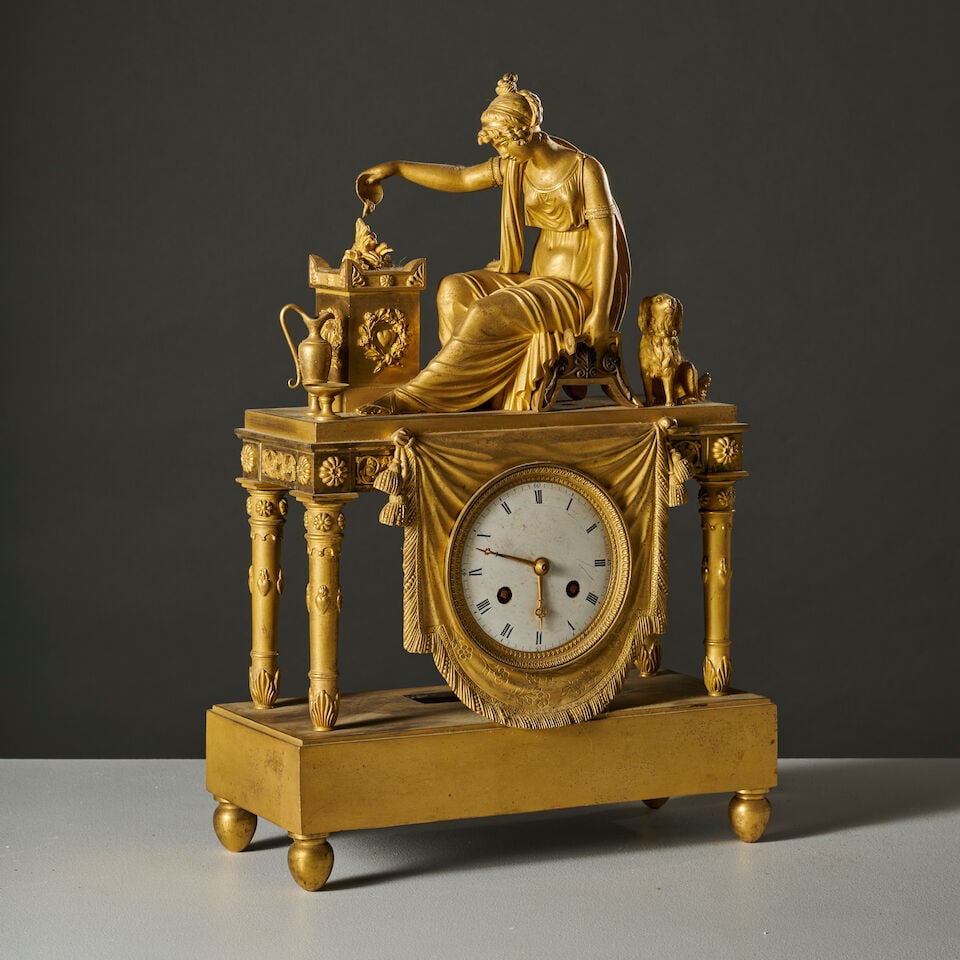 Pendule en bronze doré et ciselé figurant une femme et son chien symbilisant la fid... - 4