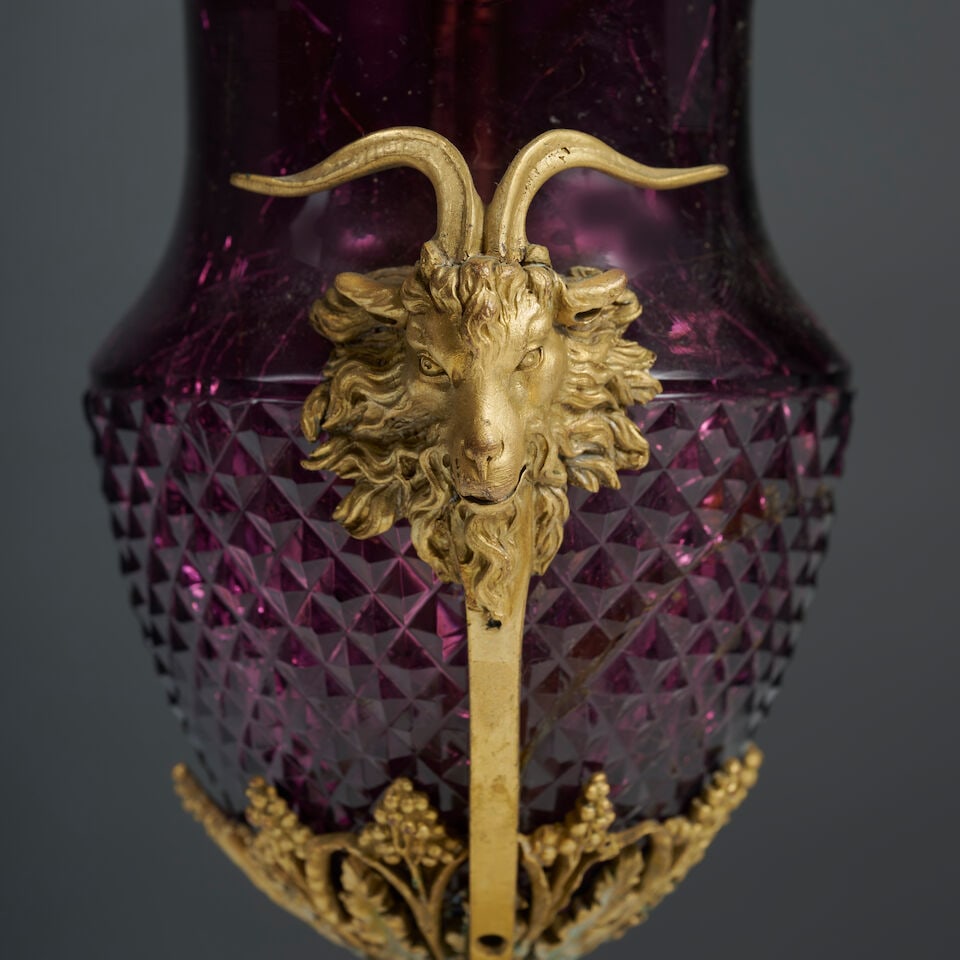 Paire de vases de forme Médicis en cristal rouge et monture en bronze doré du XIXe si&... - 3