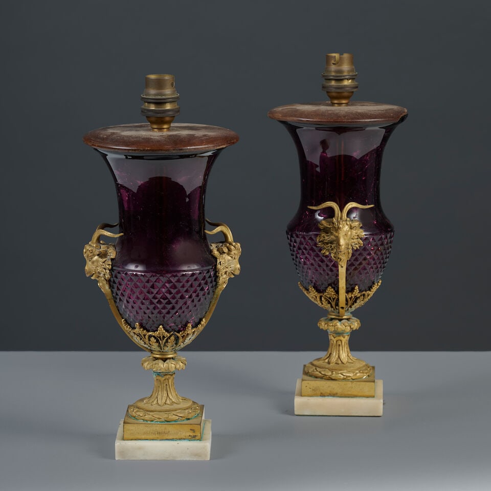 Paire de vases de forme Médicis en cristal rouge et monture en bronze doré du XIXe si&... - 4