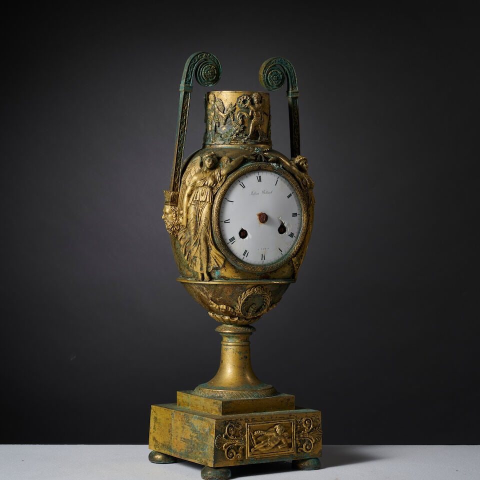 Pendule en forme de vase en bronze doré et ciselé d'époque Empire A vase-shaped c... - 3