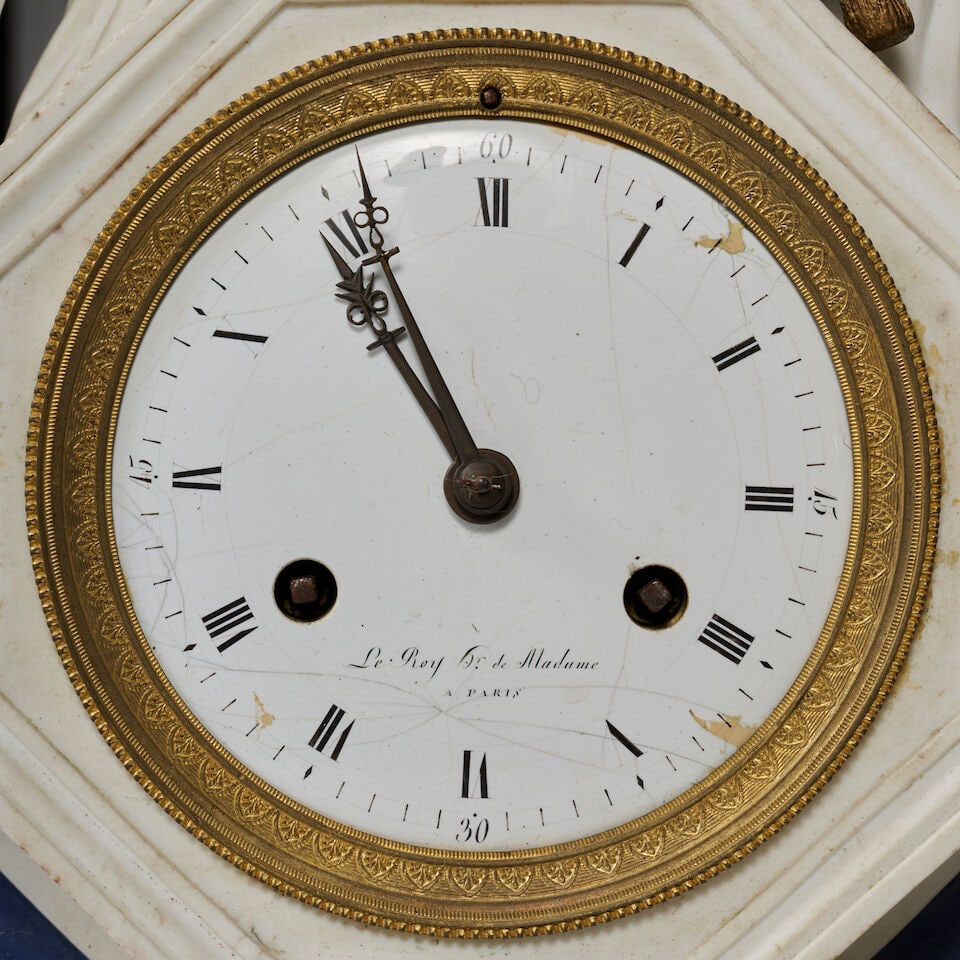Nast. Pendule en biscuit et bronze doré d'époque Restauration Nast. A mantel clock in ... - 2